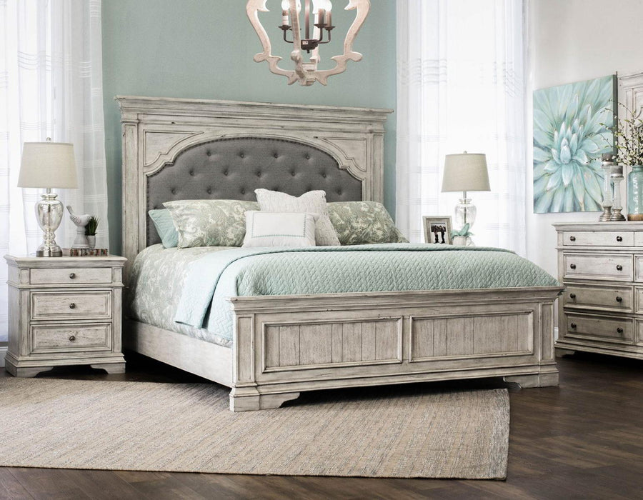 Steve Silver Highland Park Queen Panel Bed in Cathedral White